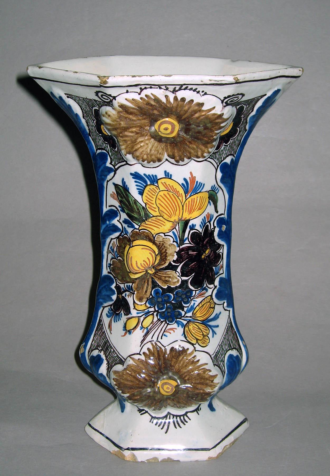 1966.0716.004 Earthenware vase