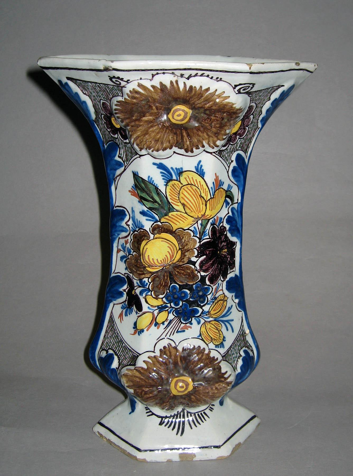 1966.0716.005 Earthenware vase