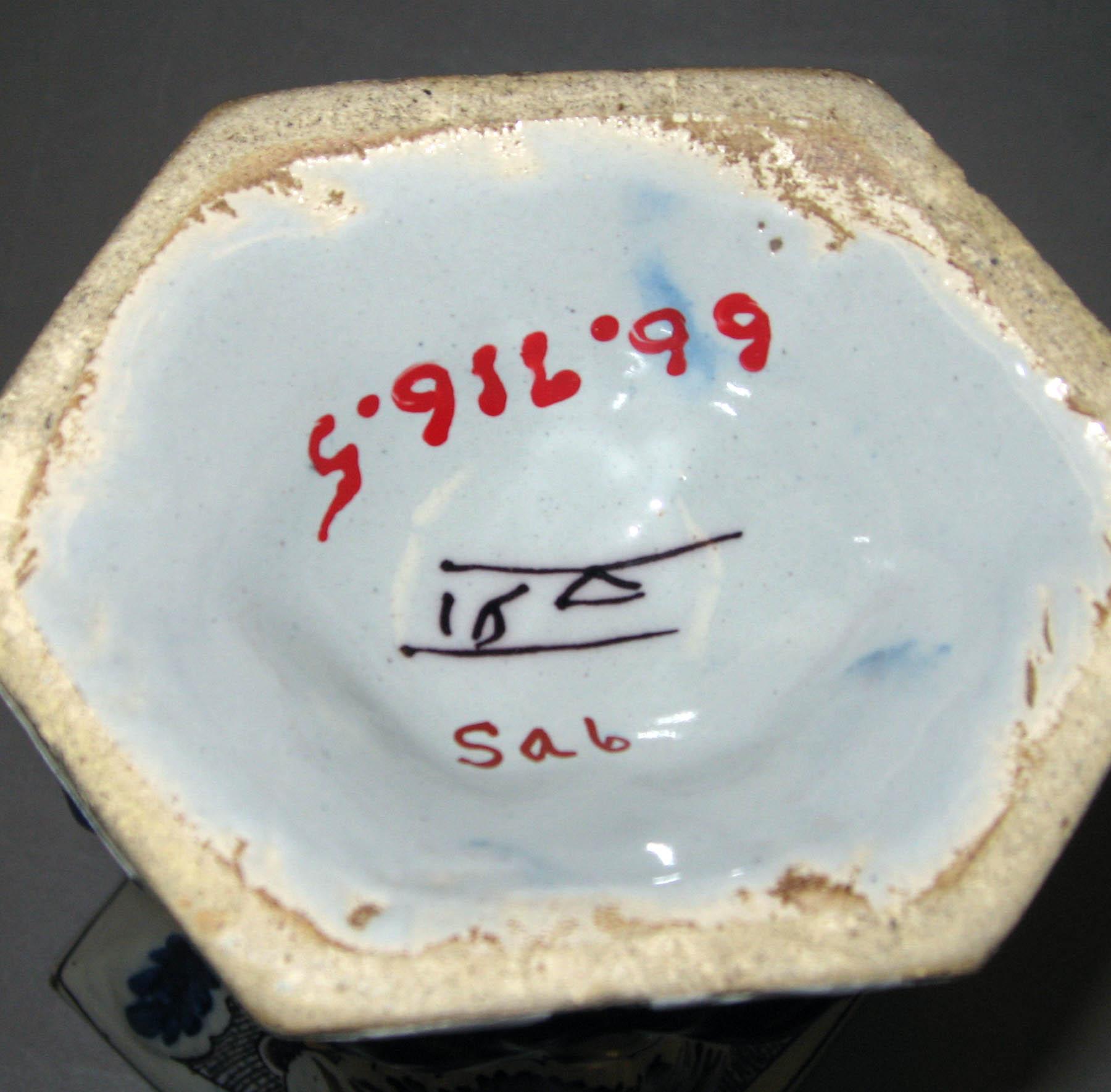 1966.0716.005 Earthenware vase (underside)