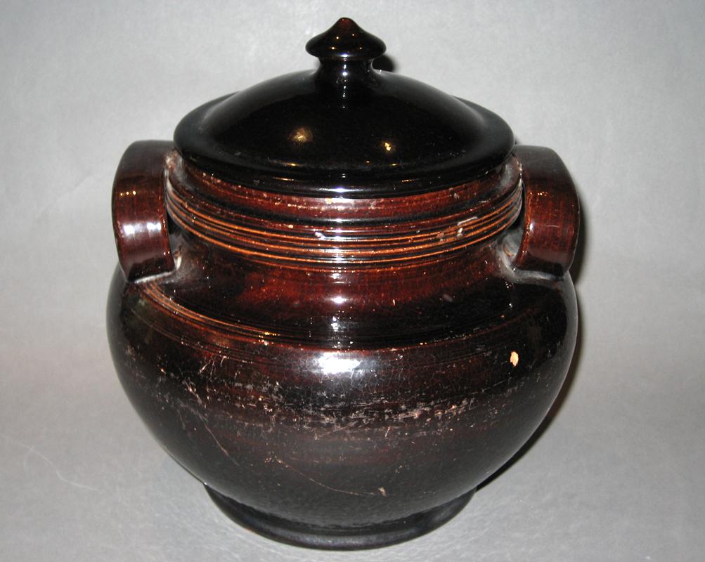 1966.0725 Jar and cover