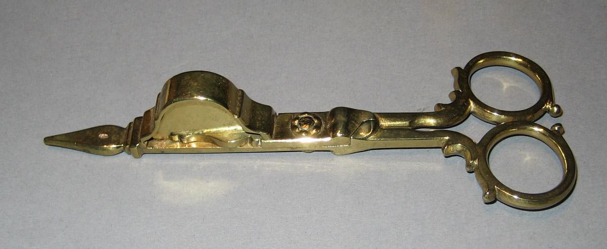 1966.0727 Snuffer