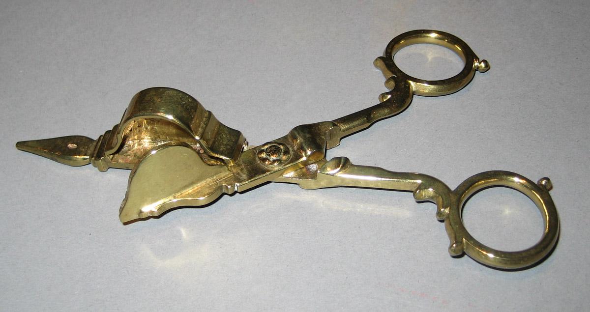1966.0727 Snuffer (detail)