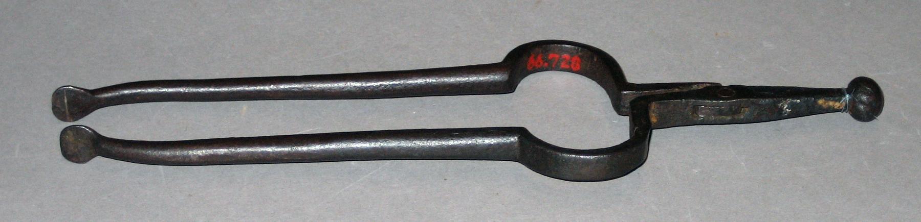 1966.0728 Tongs