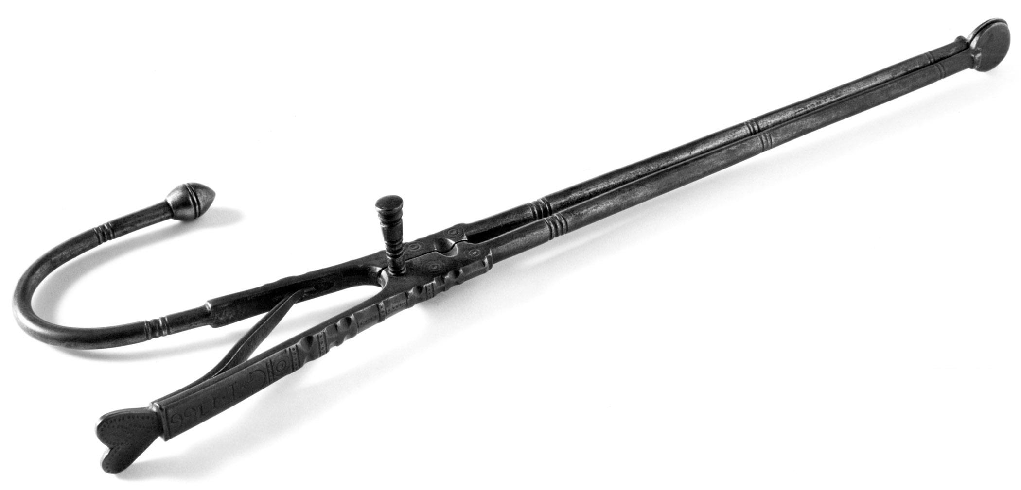 1966.0733 Tongs