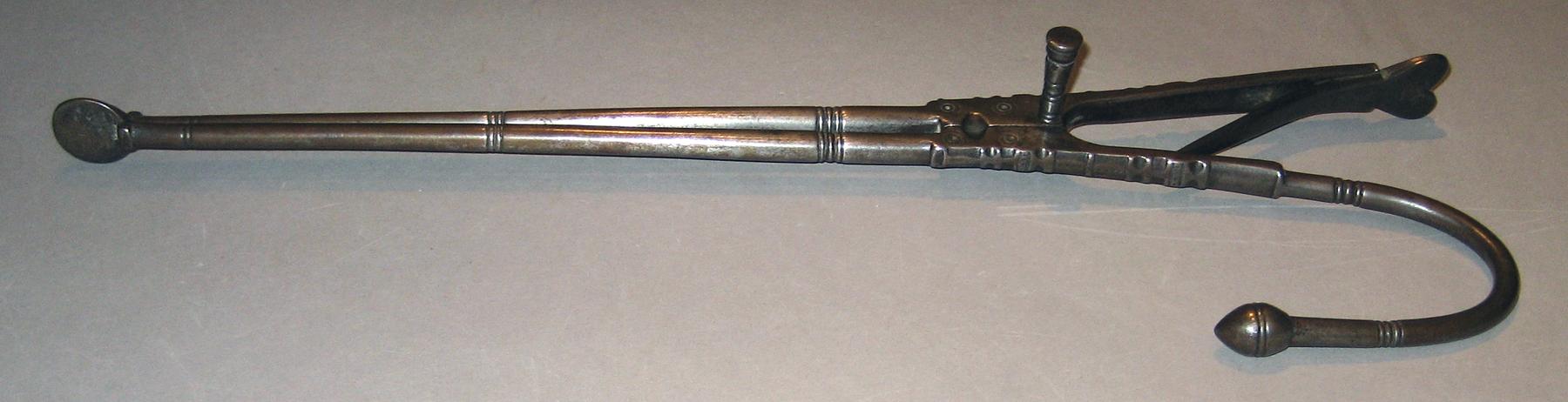 1966.0733 Tongs (view 2)
