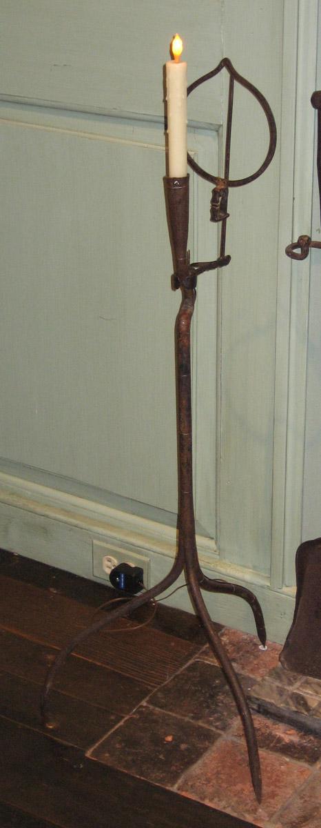 1966.0738 Candlestand