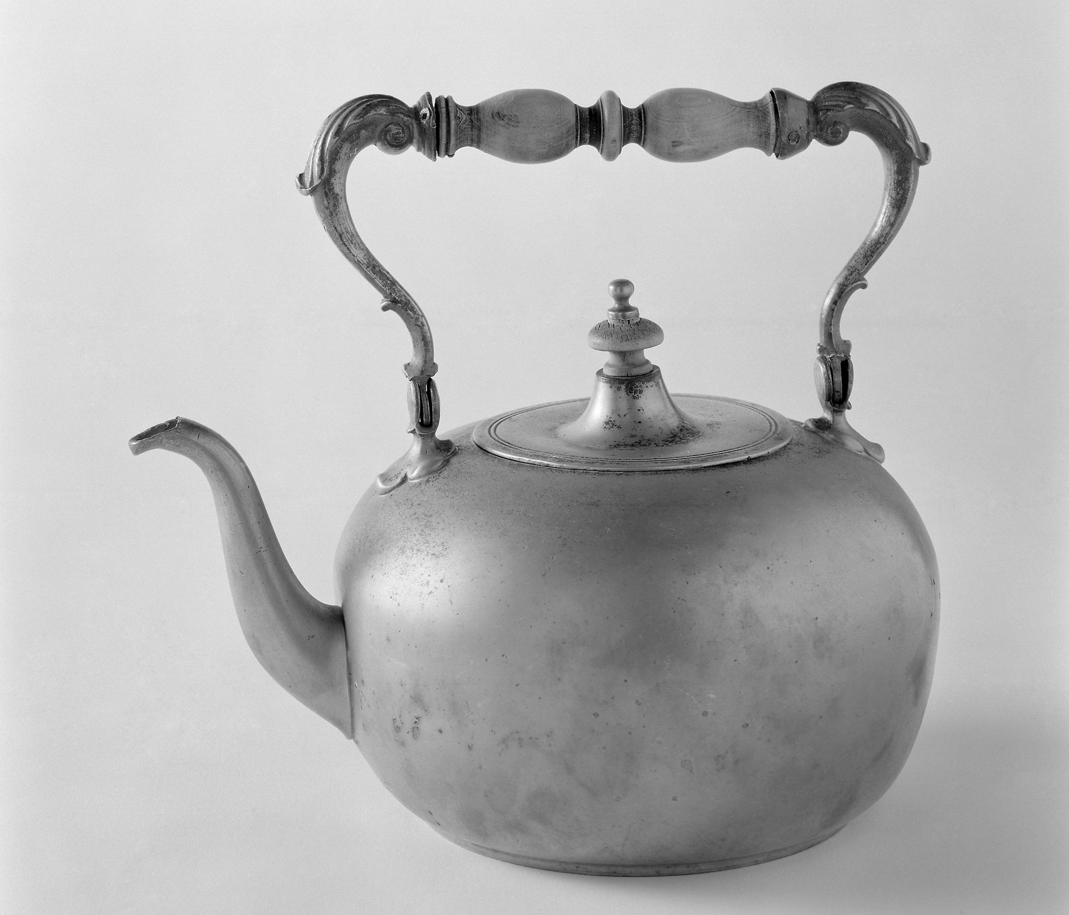 1966.0741 A, B Pewter kettle