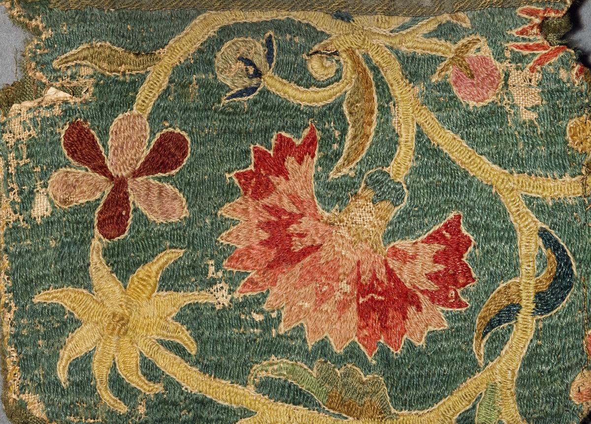 1966.0744 Pocketbook, Pattern Detail