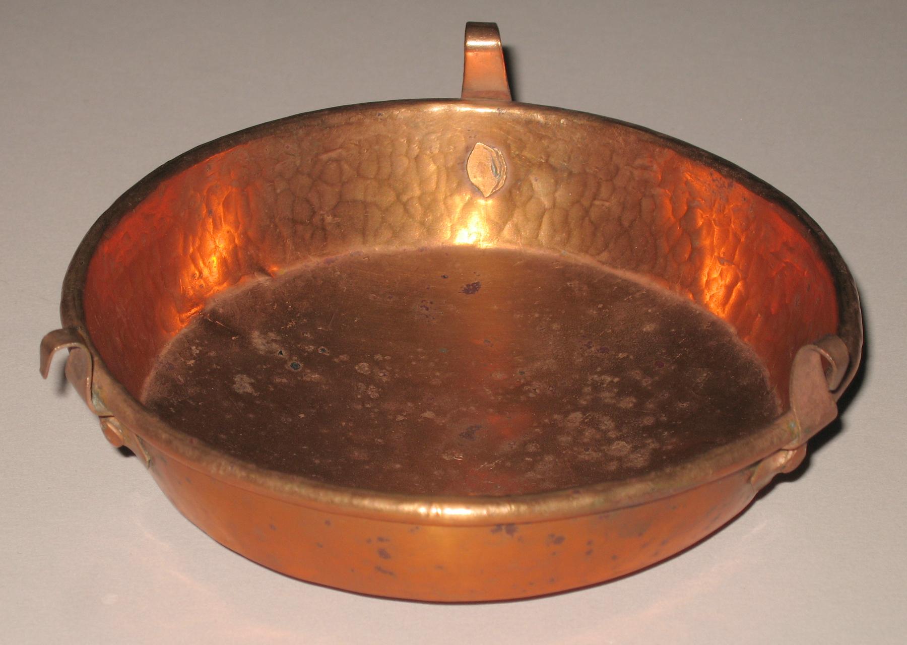 1966.0752 Copper pan