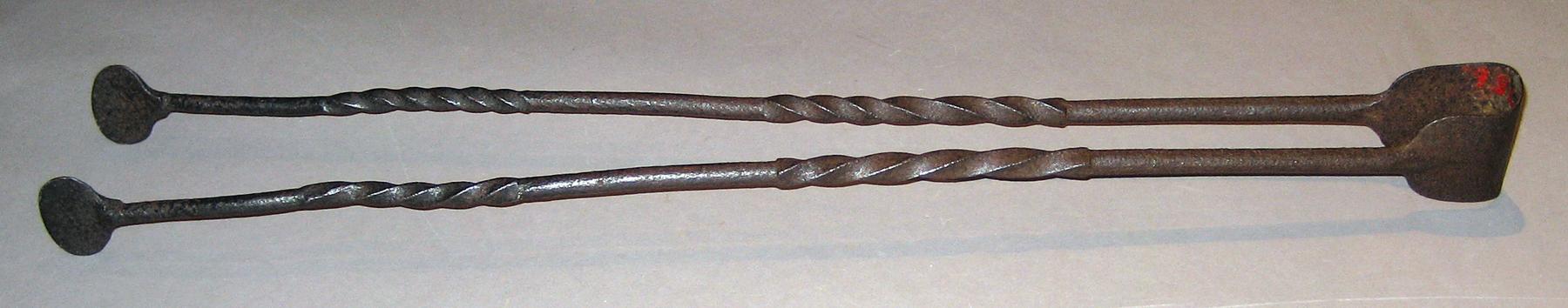 1966.0756 Tongs