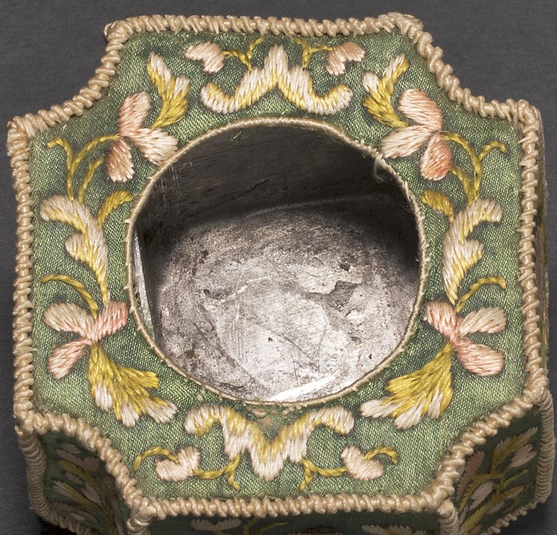 1966.0770 B Container, Inside Detail