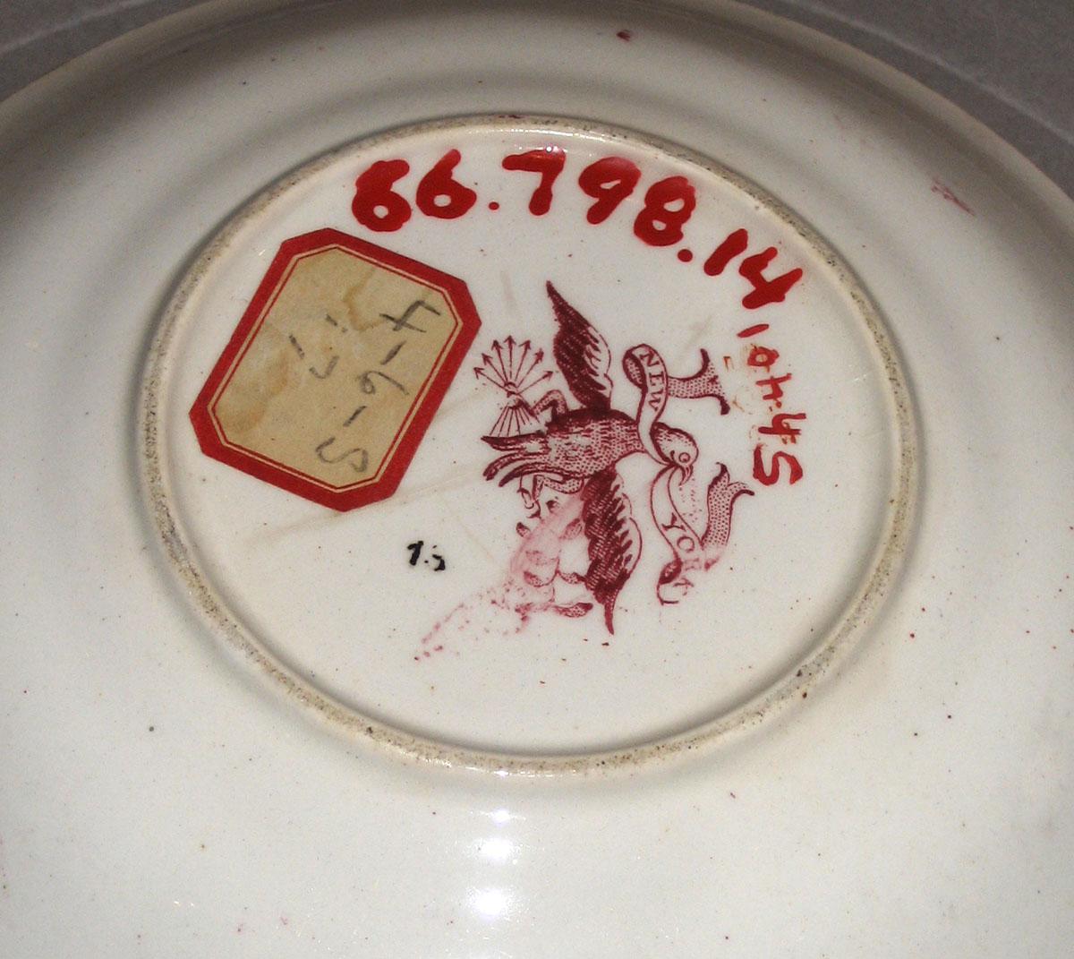 1966.0798.014 Saucer (mark)