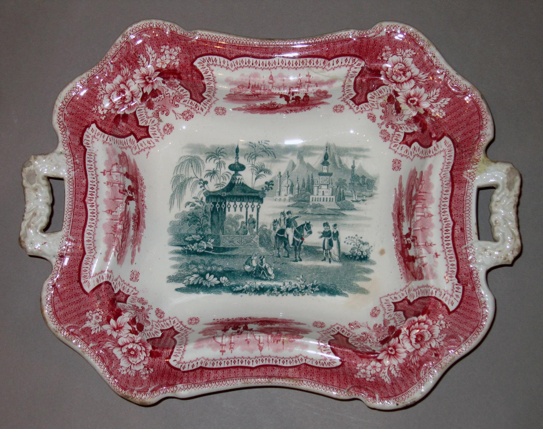 1966.0855 A Dish (top view, without cover)