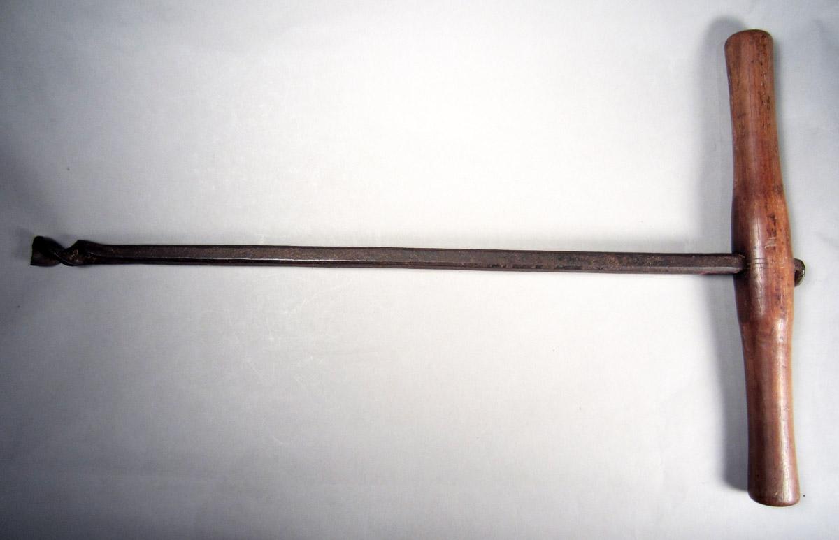 1957.0026.088 Spiral auger, View 1