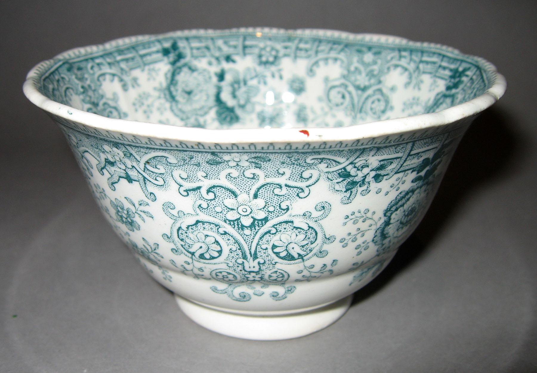 1966.0909.001 Tyrolean pattern transfer printed teabowl