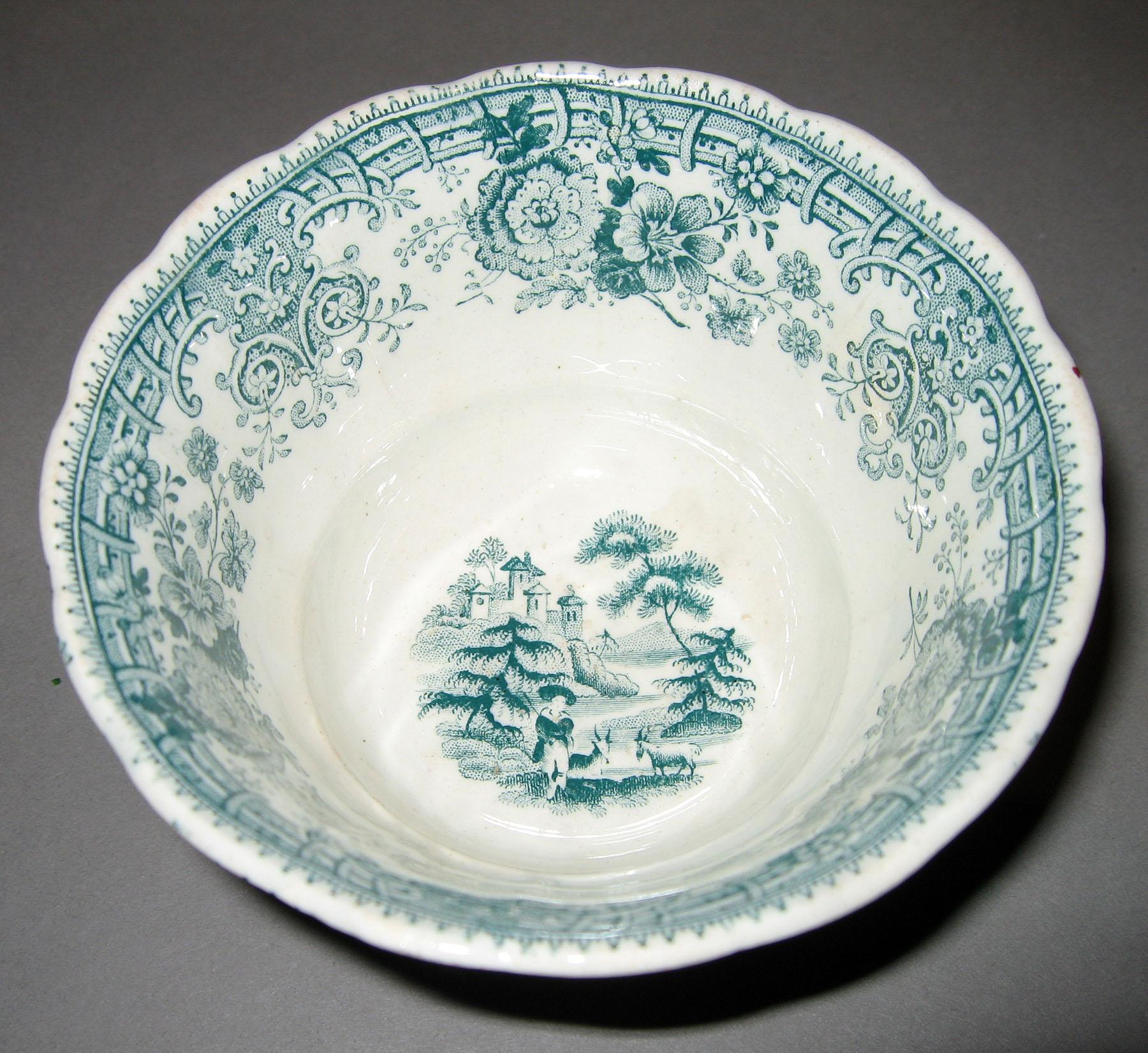 1966.0909.001 Tyrolean pattern transfer printed teabowl (interior)
