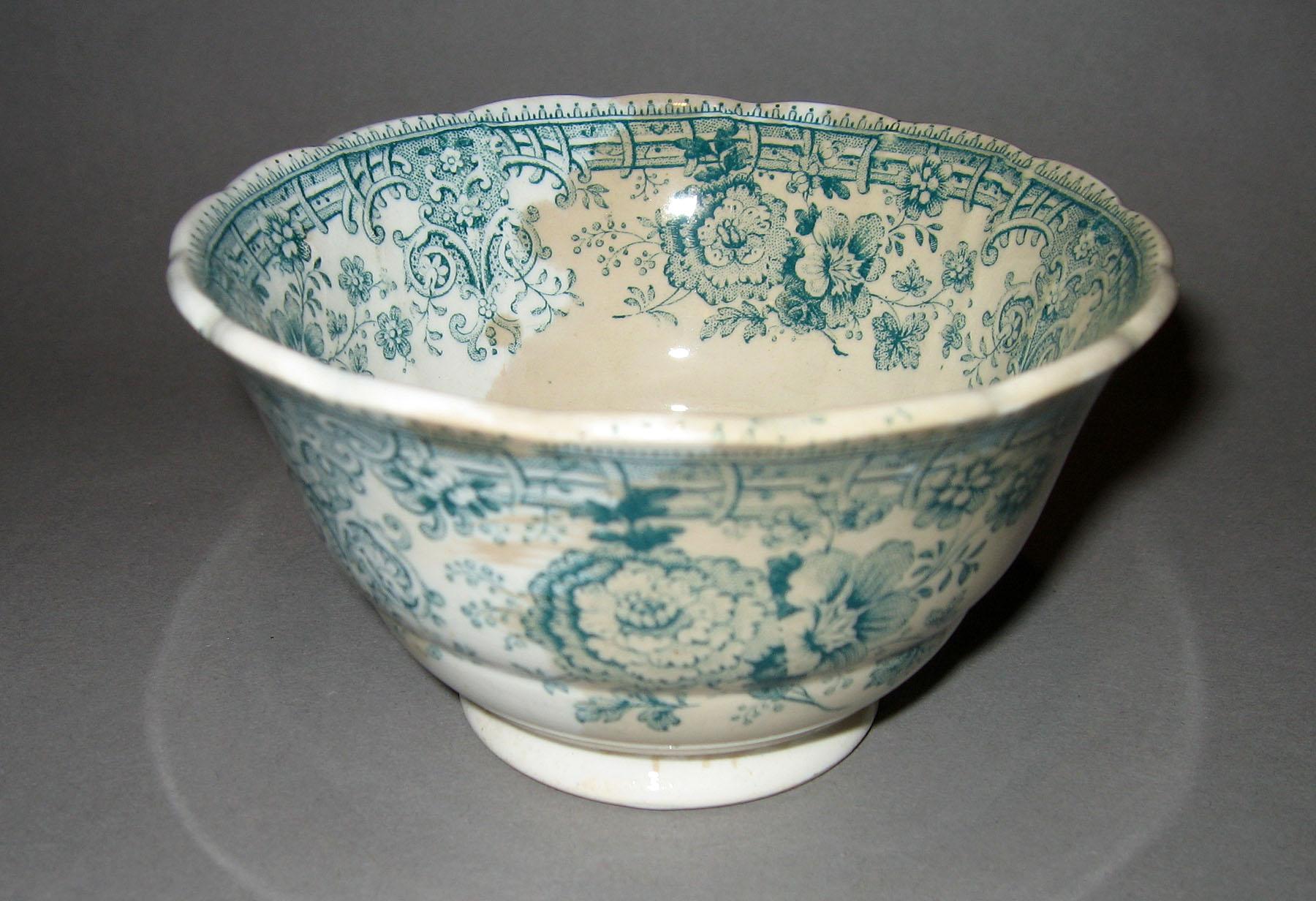 1966.0909.002 Tyrolean pattern transfer printed teabowl