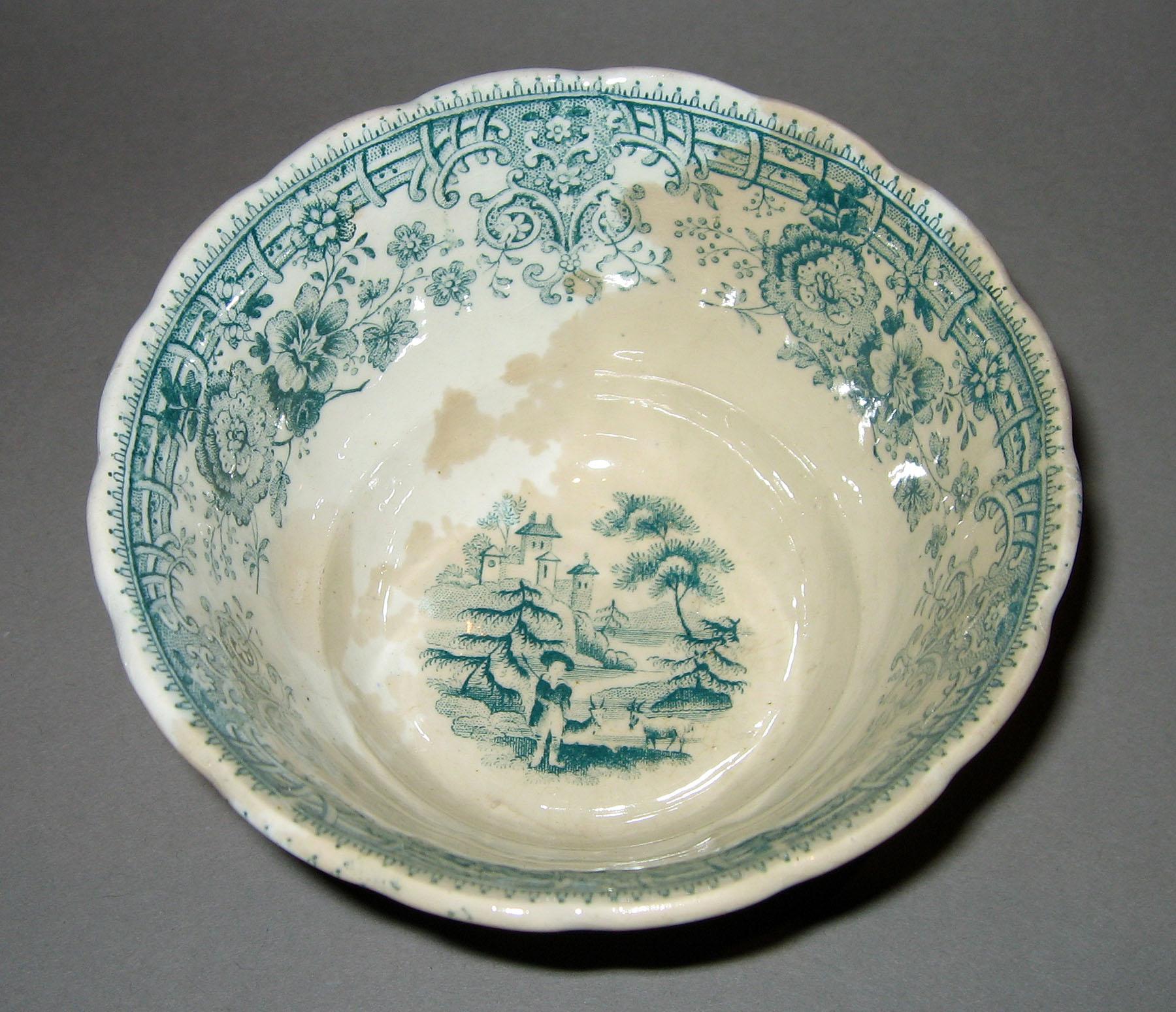 1966.0909.002 Tyrolean pattern transfer printed teabowl (interior)