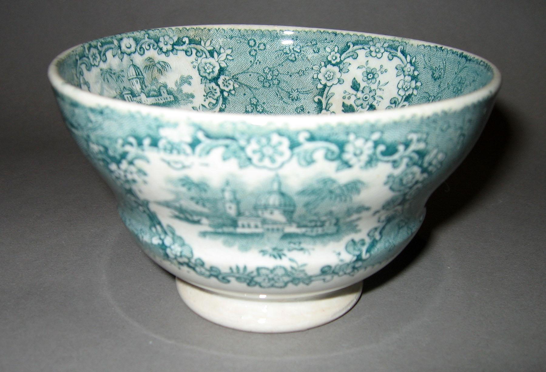 1966.0911.001 Oriental pattern teabowl