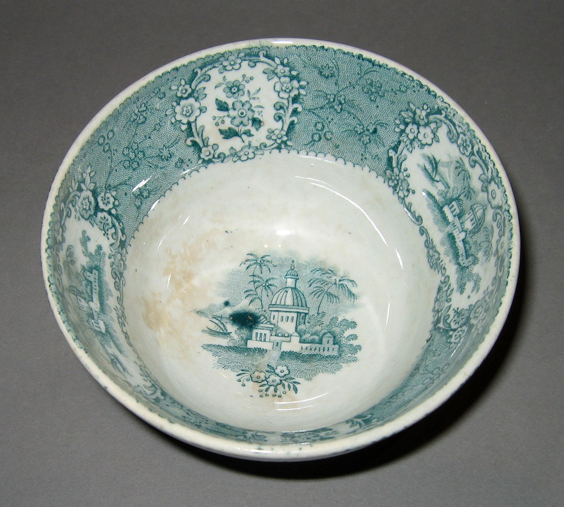 1966.0911.001 Oriental pattern teabowl (interior)