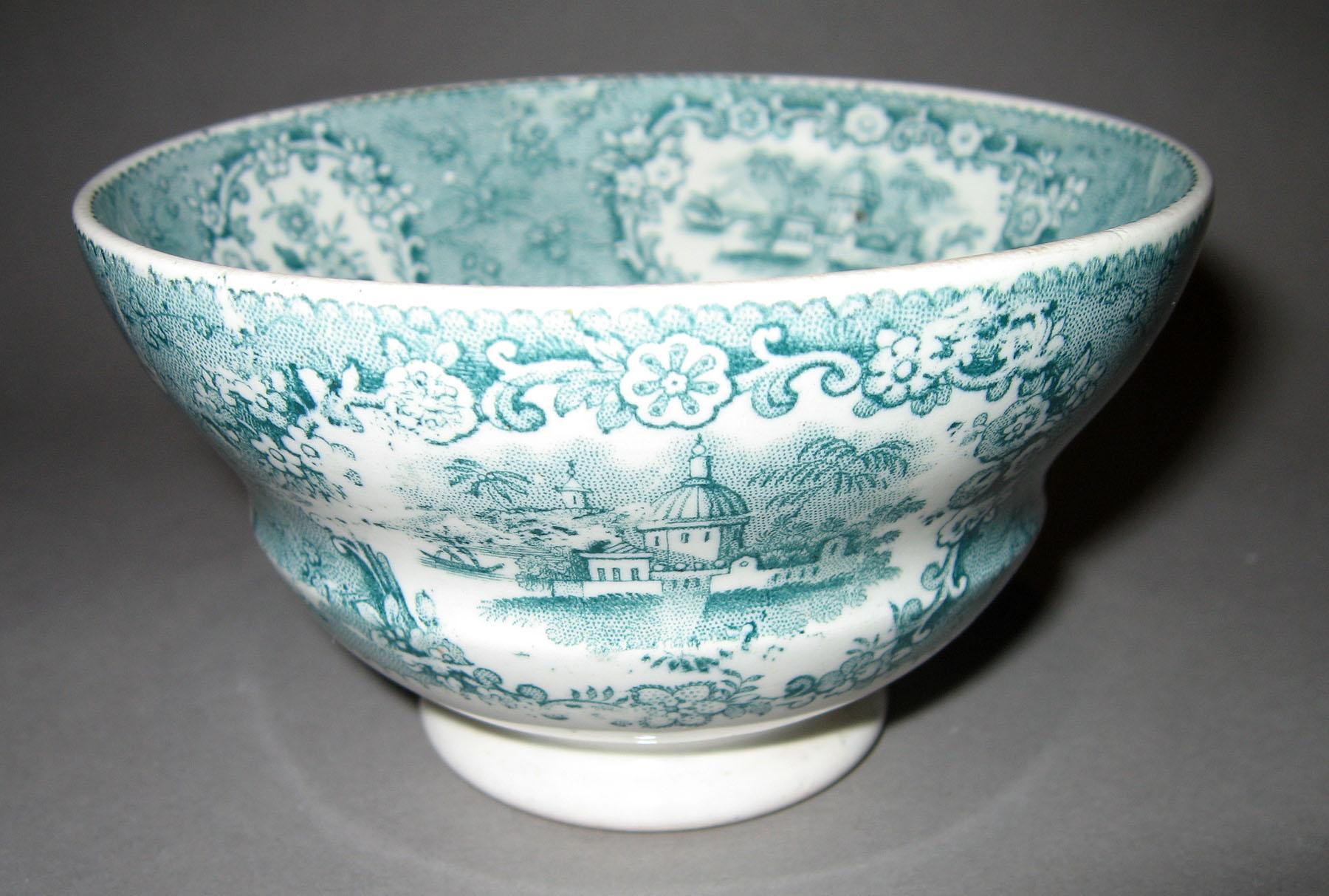 1966.0911.002 Oriental pattern teabowl