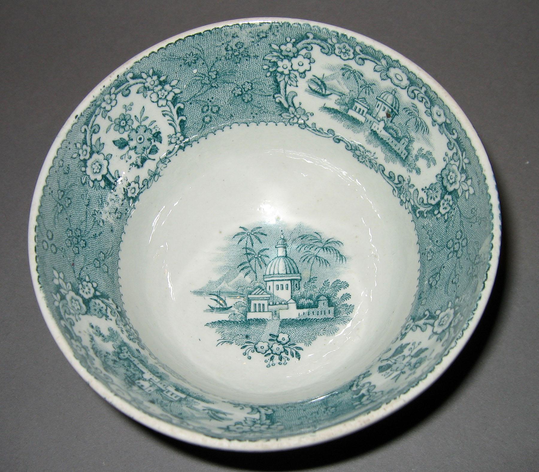 1966.0911.002 Oriental pattern teabowl (interior)