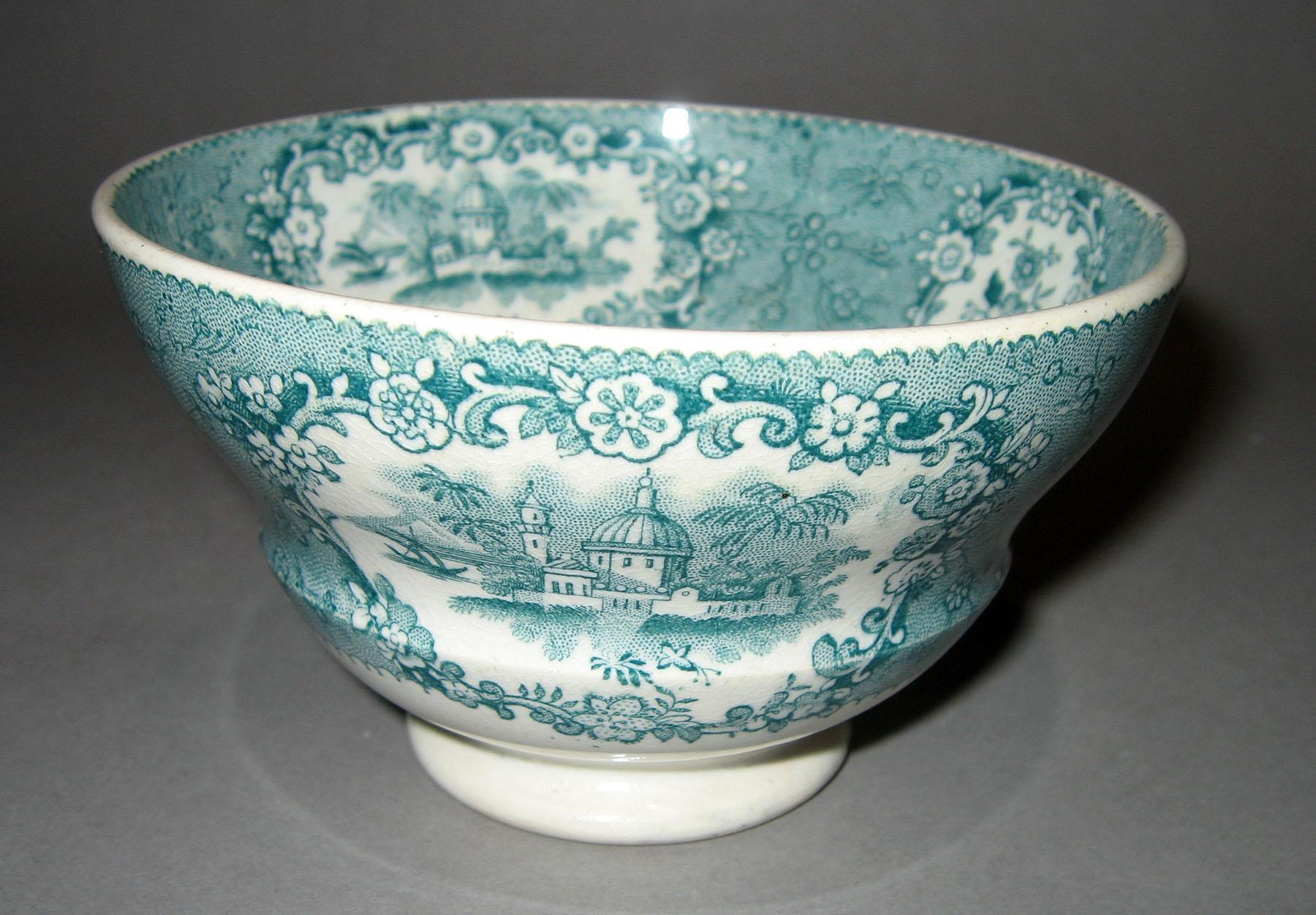 1966.0911.003 Oriental pattern teabowl