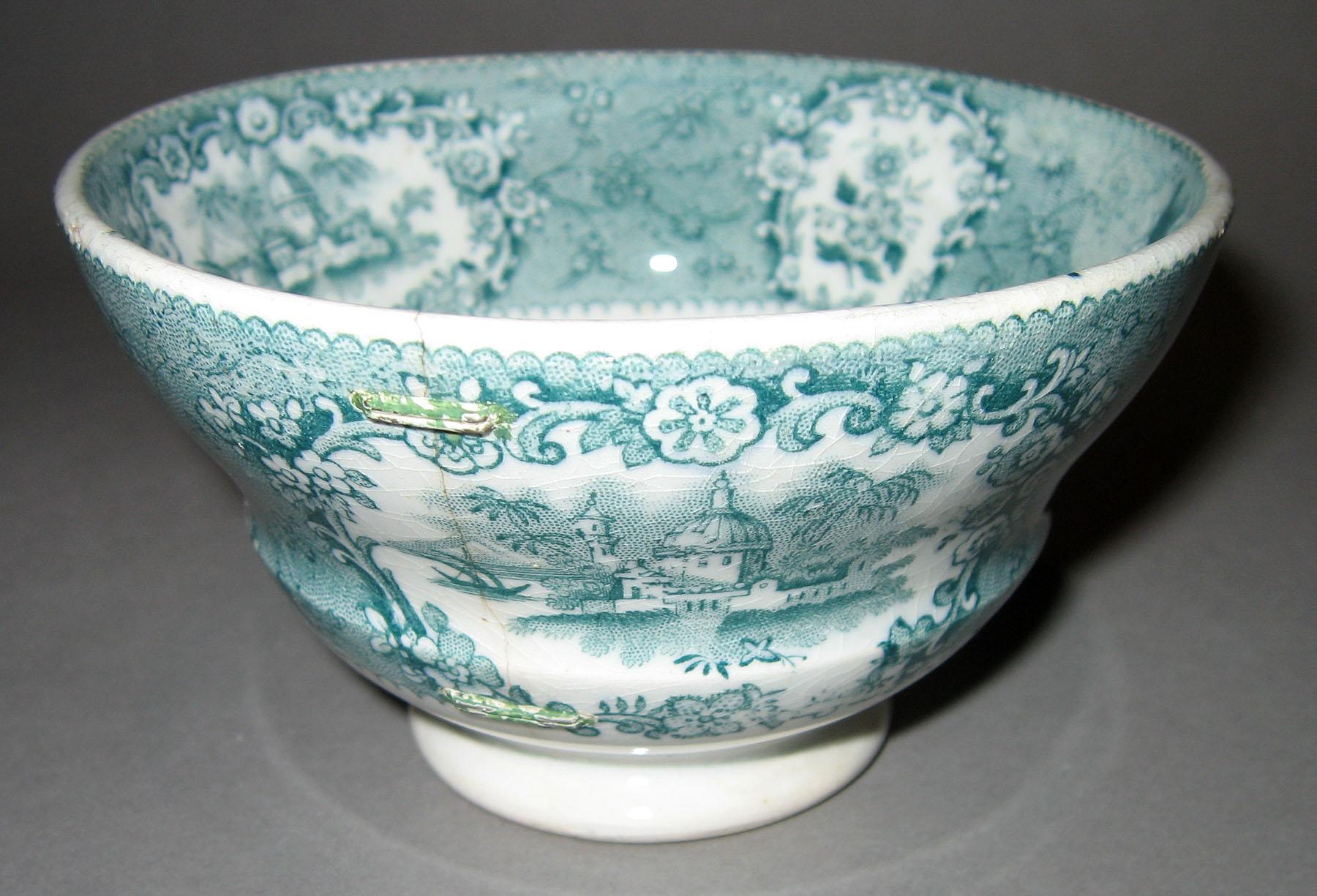 1966.0911.004 Oriental pattern teabowl