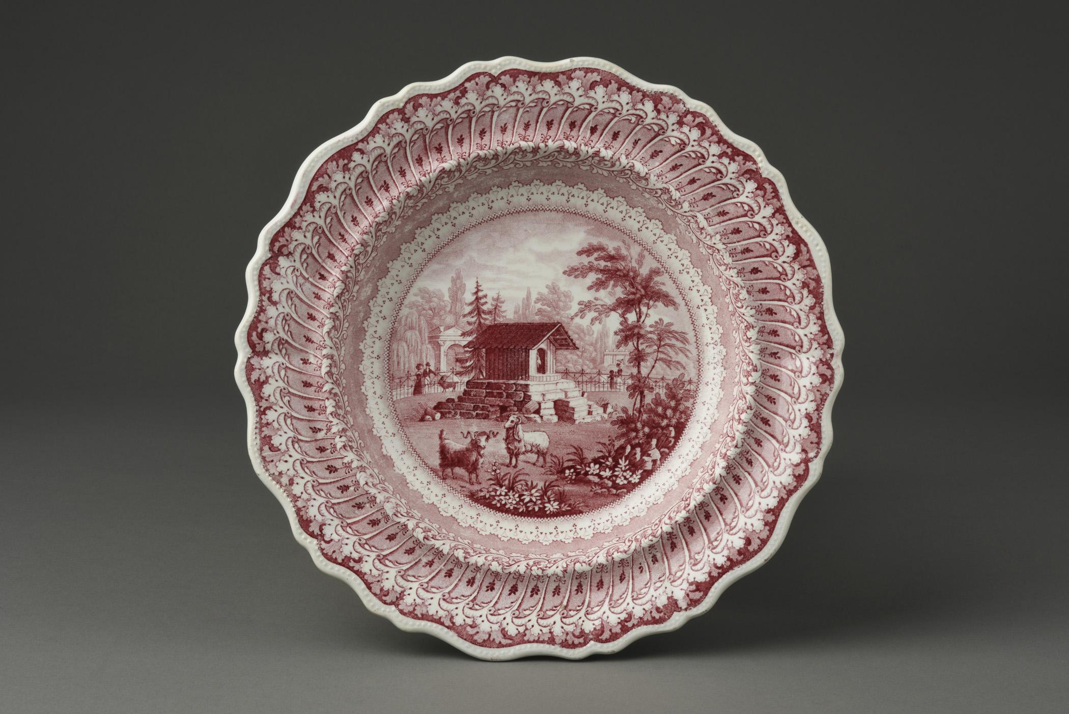1966.0920.001 Plate or bowl, view 1