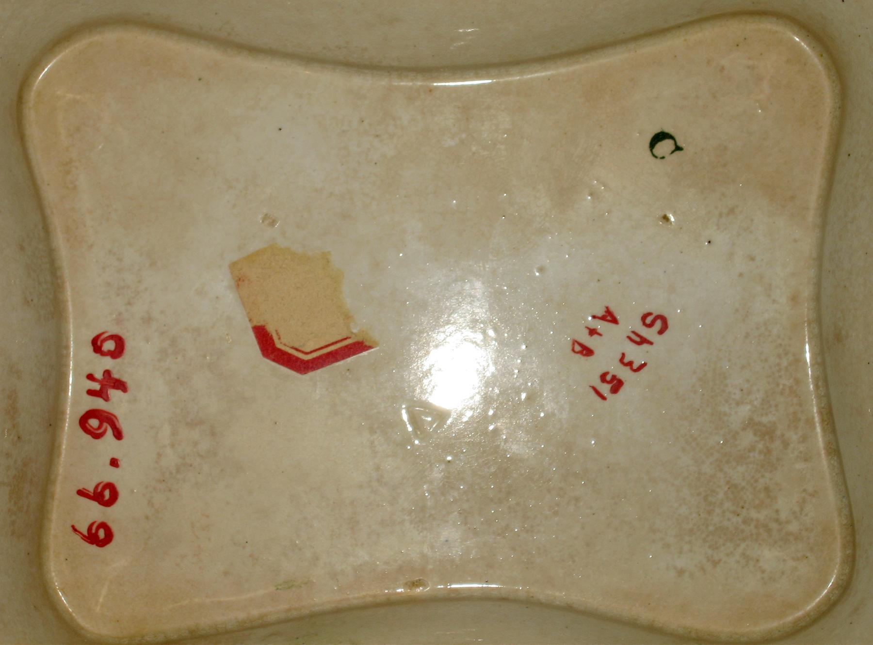 1966.0940 Dish (mark)