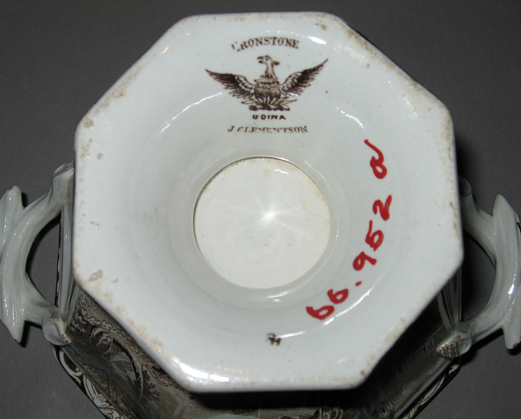1966.0952 A Tureen (marks)