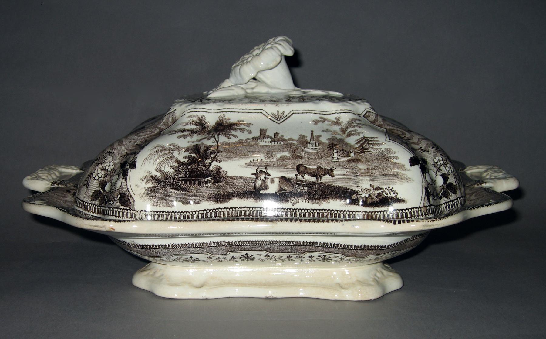 1966.0953 A, B Covered dish