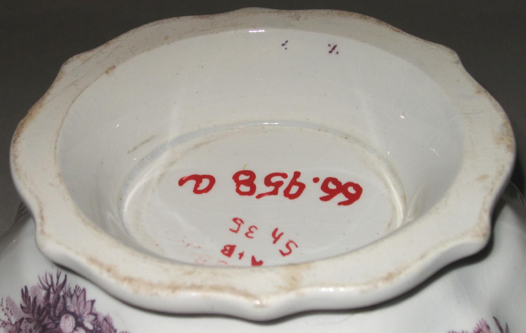 1966.0958 Tureen (mark)