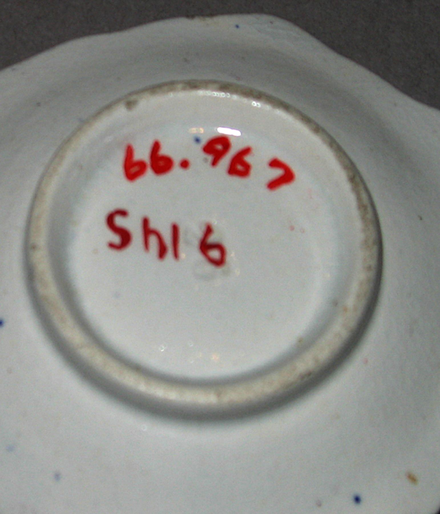 1966.0967 Miniature dish (mark)