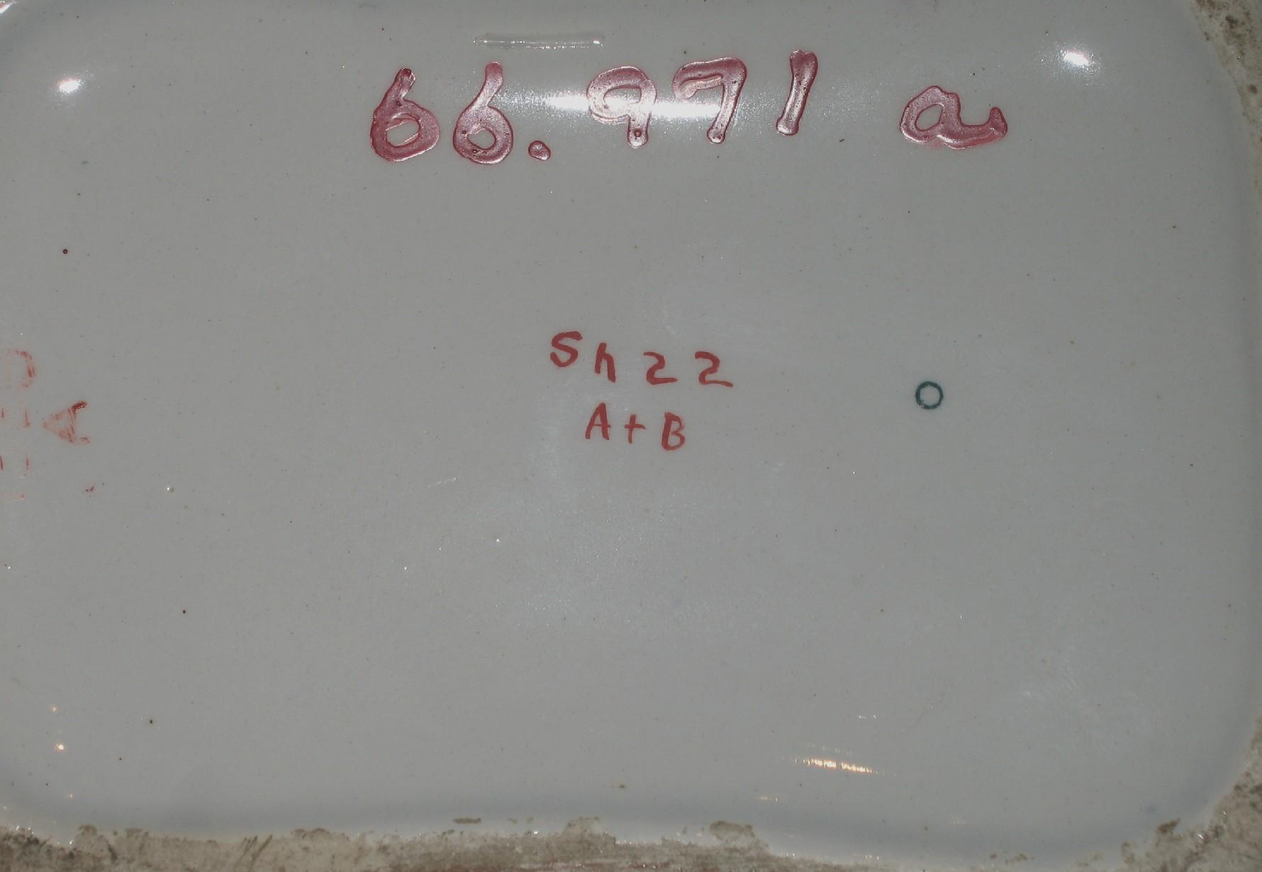 1966.0971 Teapot (mark)