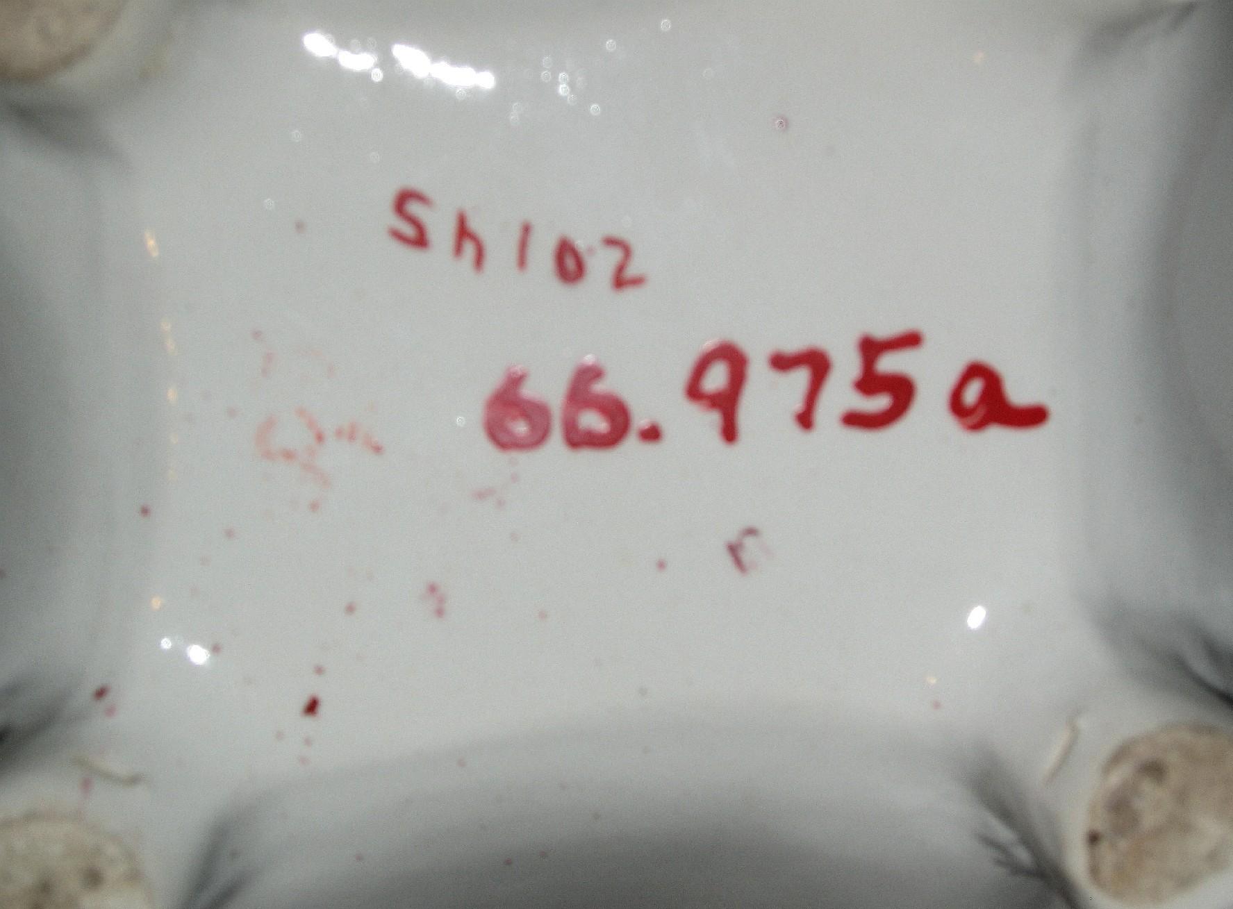 1966.0975 A Teapot (mark)