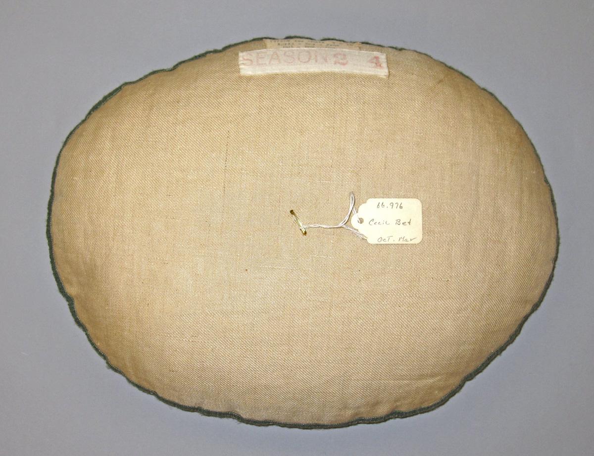 1966.0976 Cushion view 2