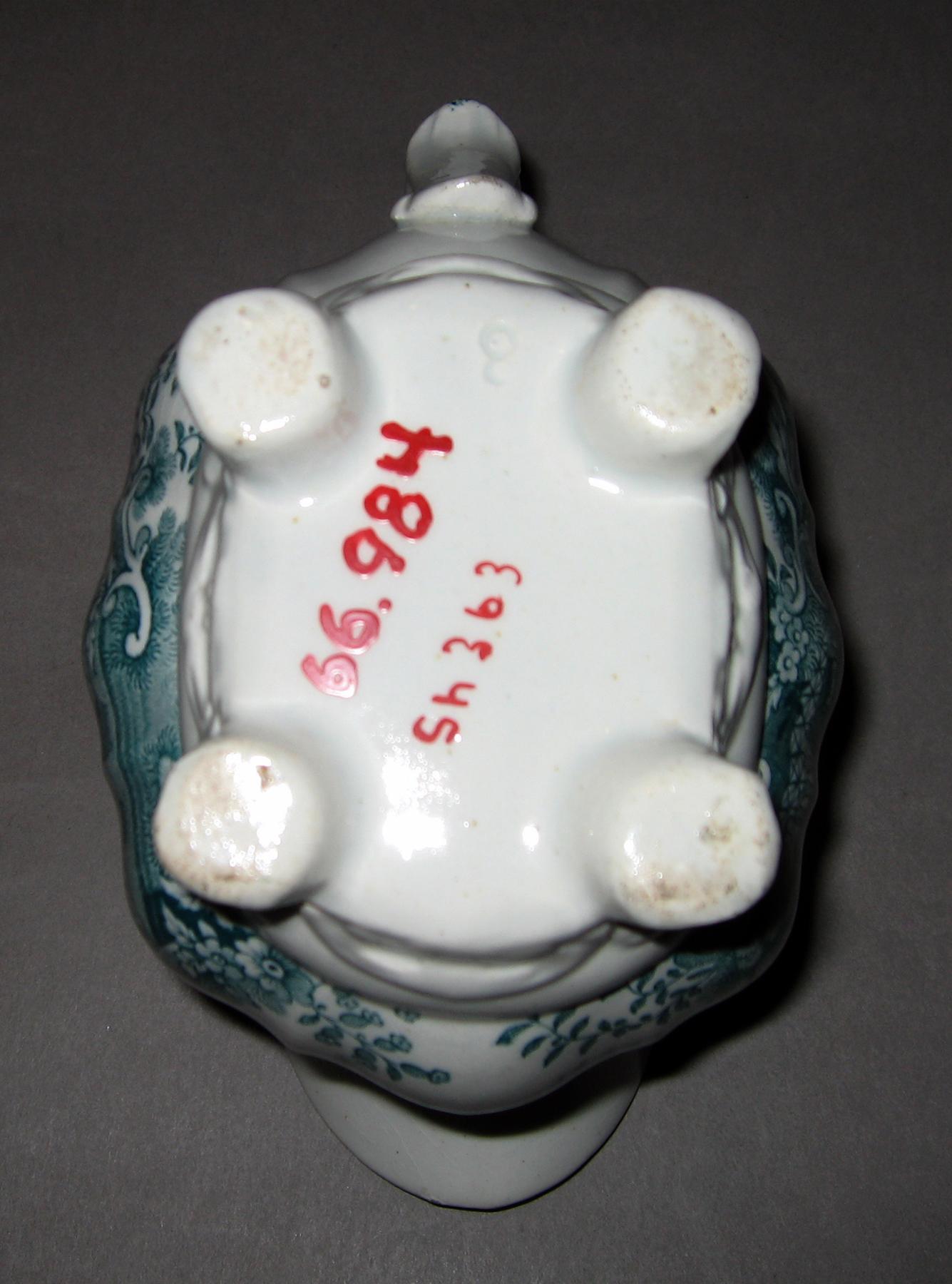 1966.0984 Jug (underside)
