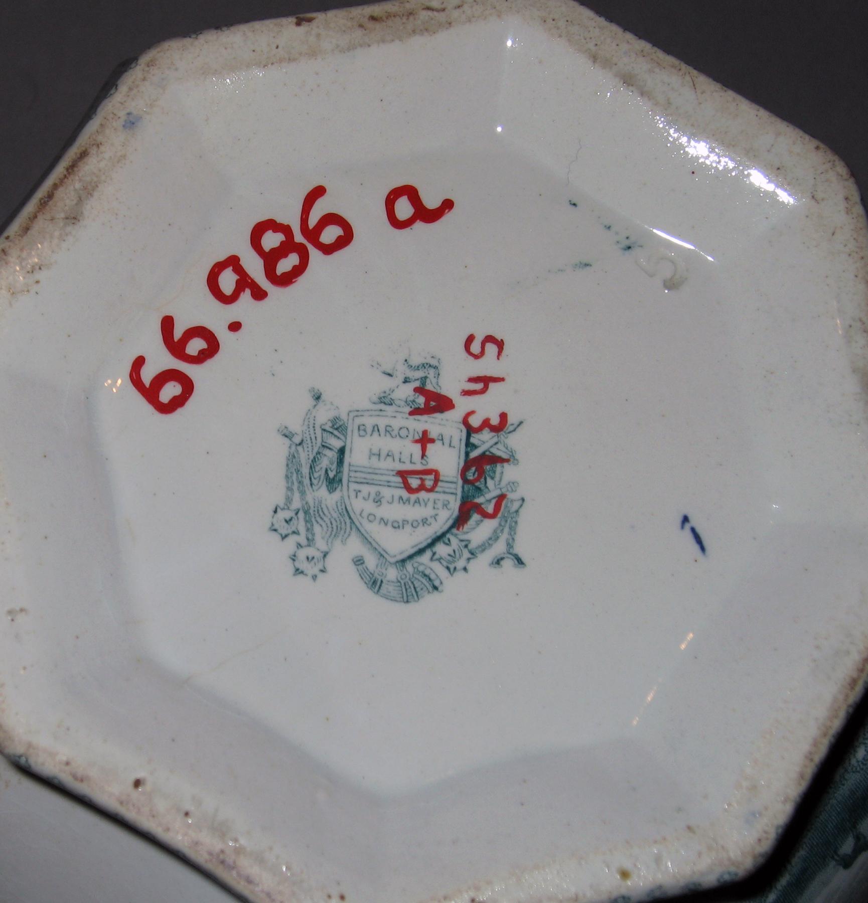 1966.0986 A Sugar bowl (mark)