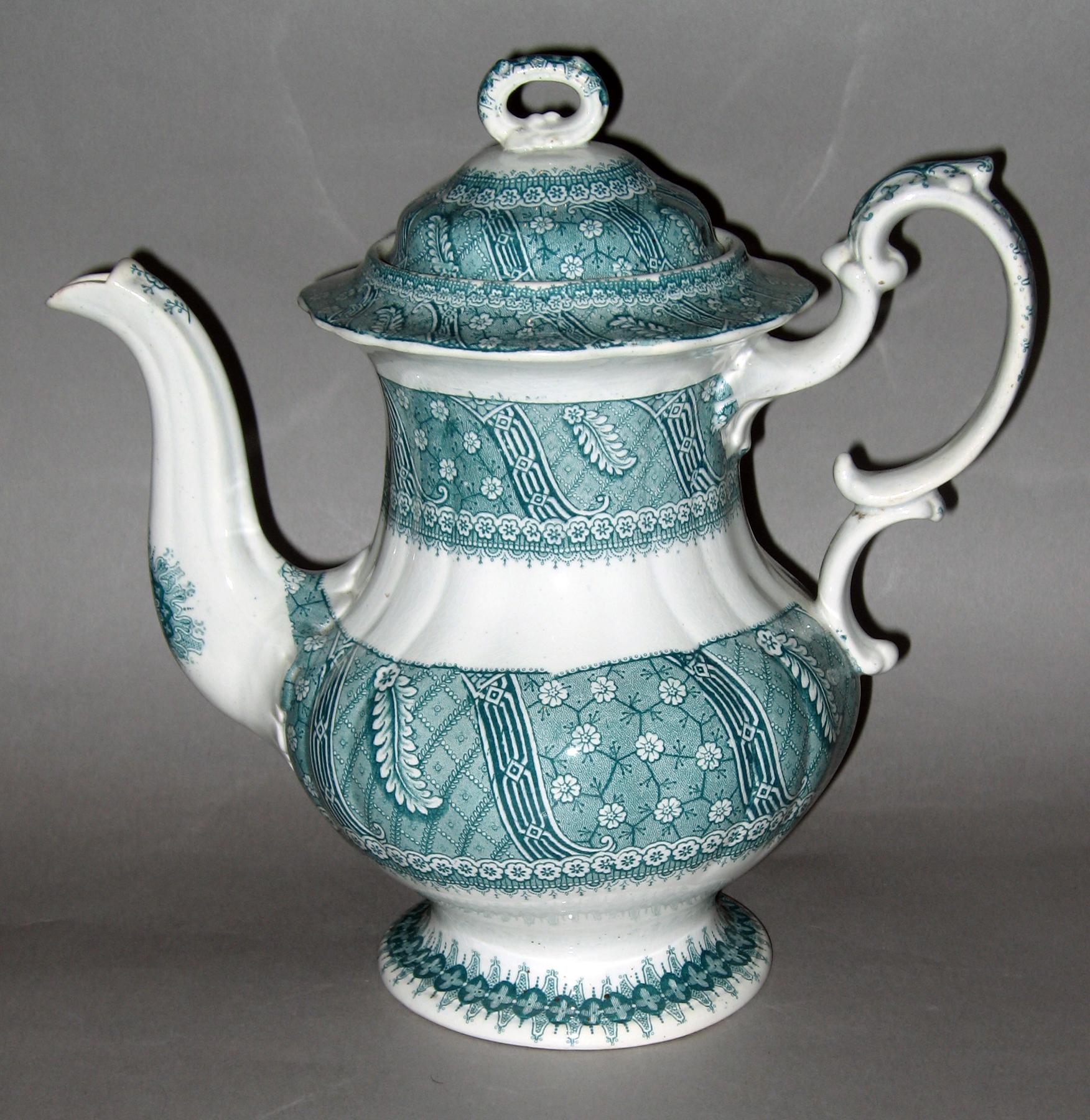 1966.0987 Teapot (or coffeepot)