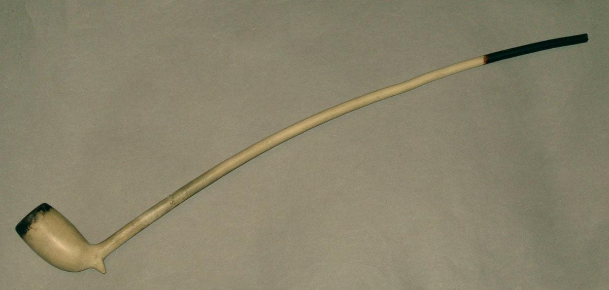 1966.1009.003 Clay pipe