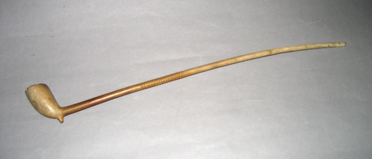 1966.1015.001 Pipe