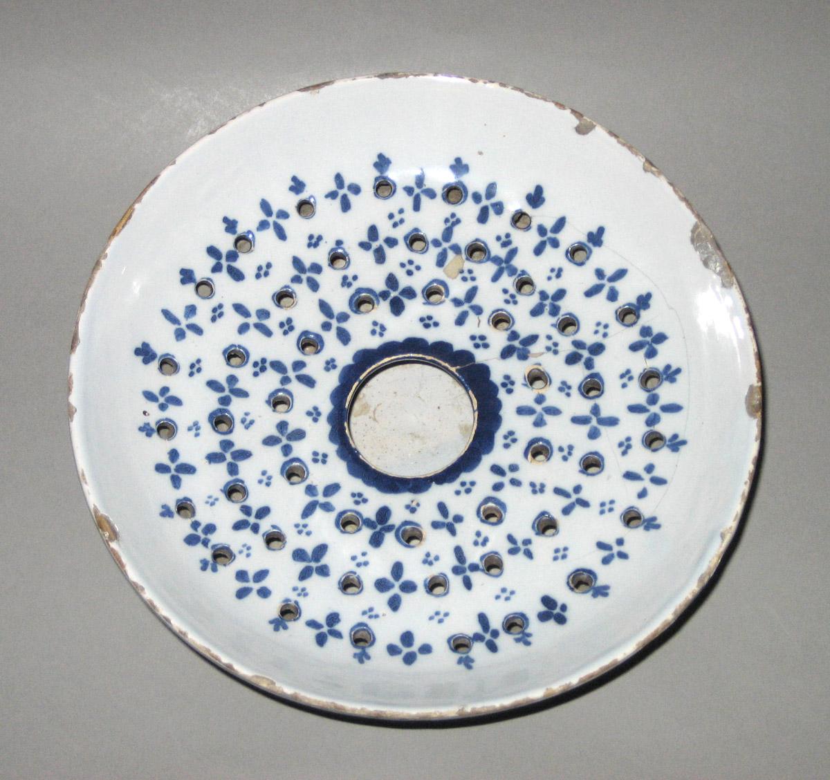 1966.1021.002 Delft strainer or cress bowl top