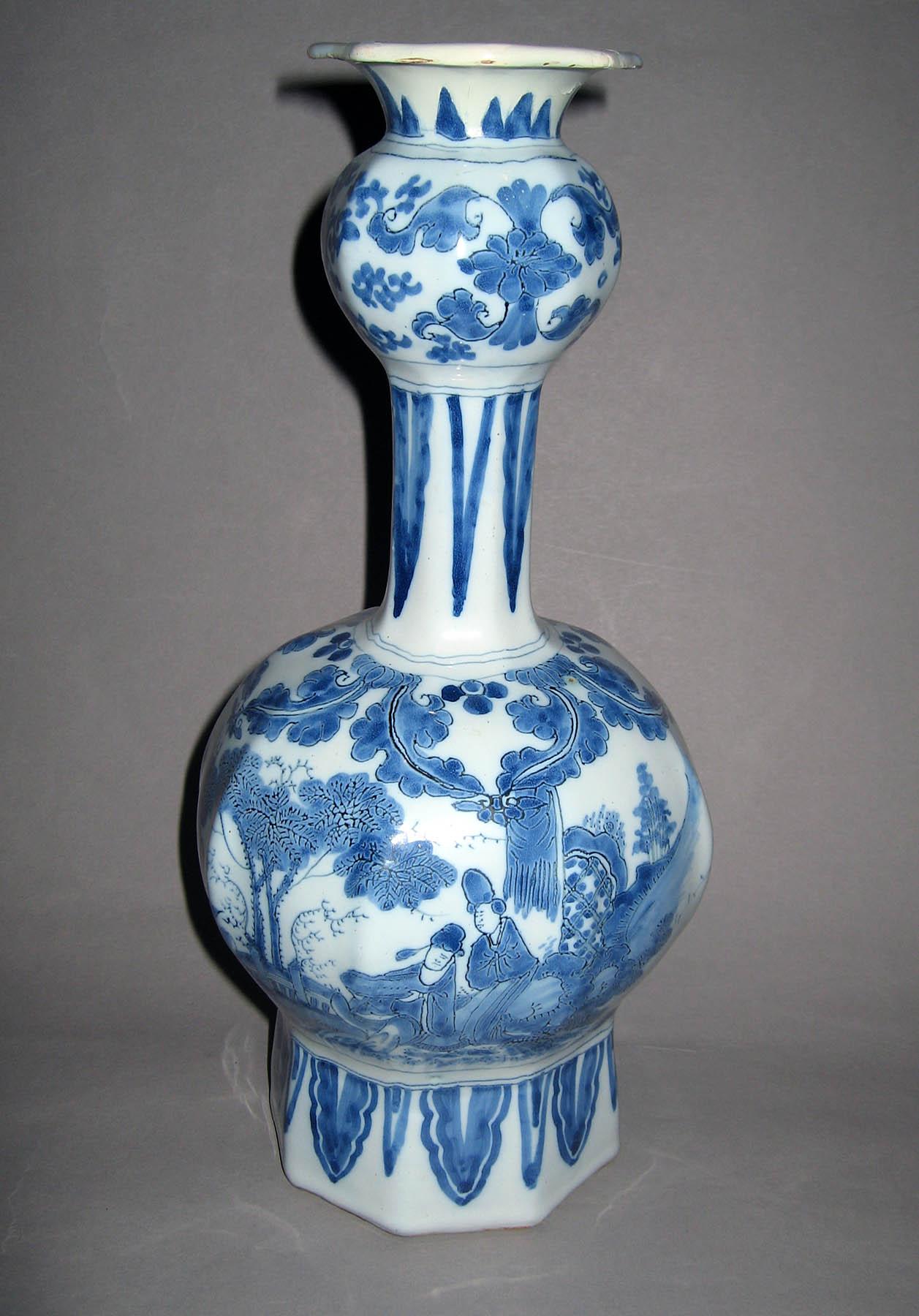 1966.1022.002 Delftware vase (view 2)