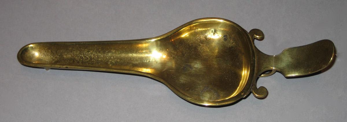 1966.1036 Snuffer tray