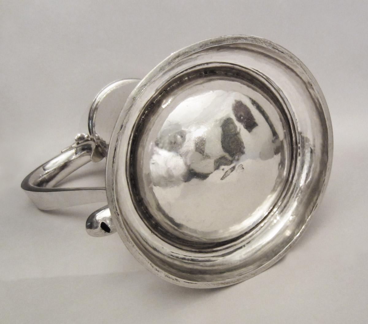1966.1052 Flagon, underside