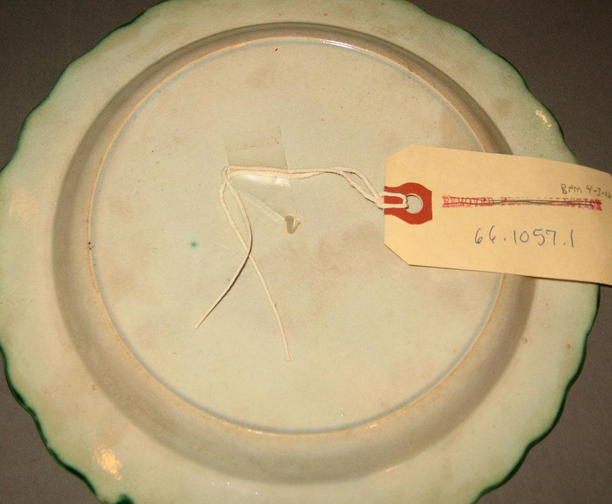 1966.1057.001 Pearlware plate (underside)