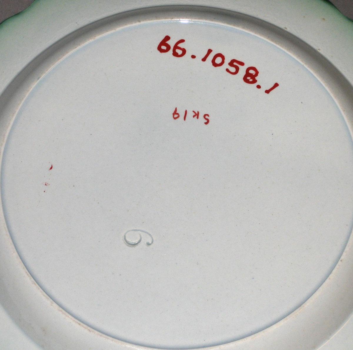 1966.1058.001 Pearlware plate (underside)