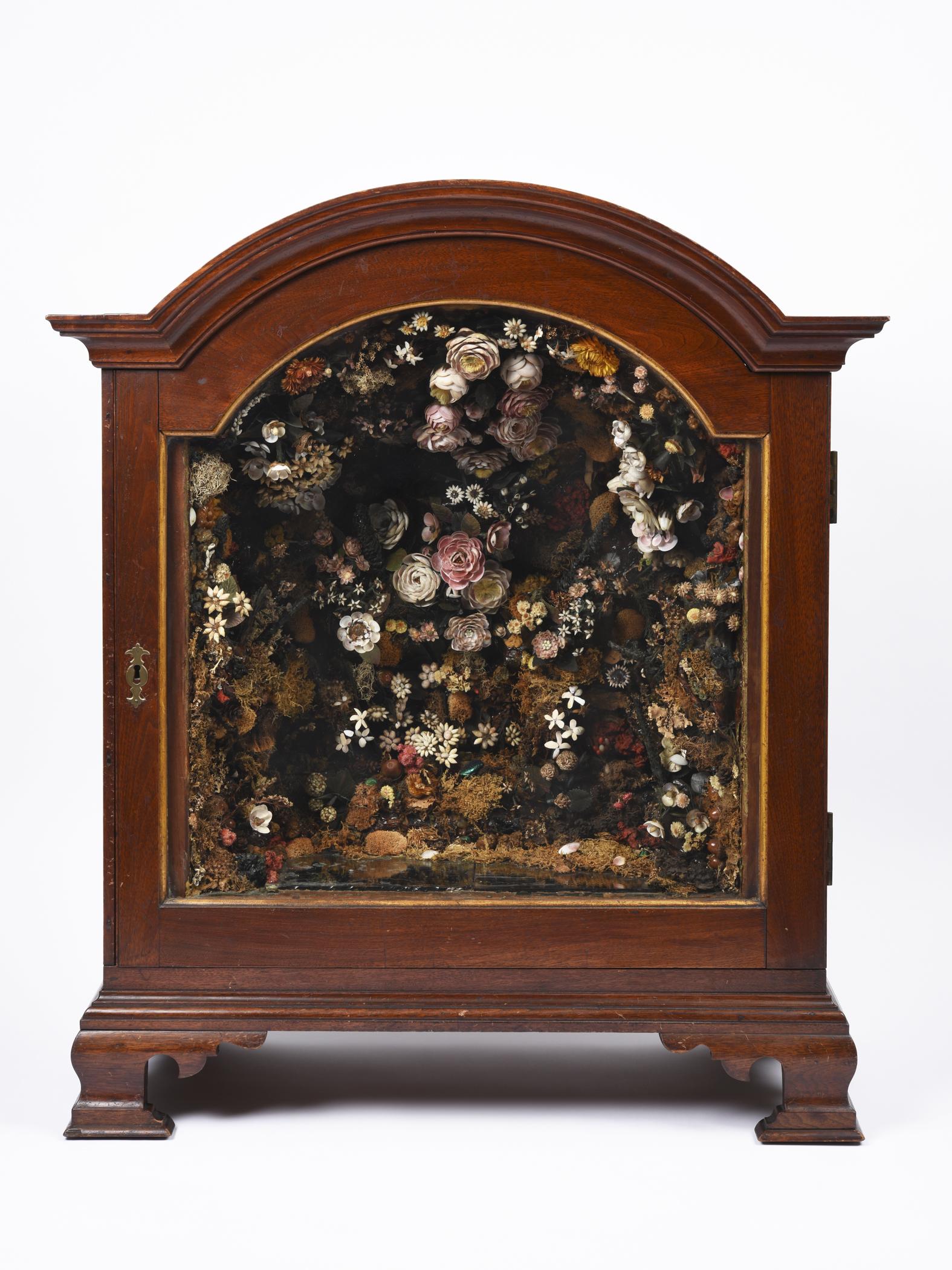 1966.1092 Exhibit case, view 1
