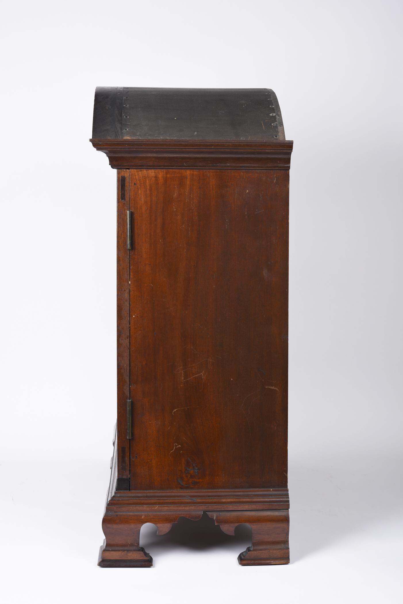 1966.1092 Exhibit case, view 5